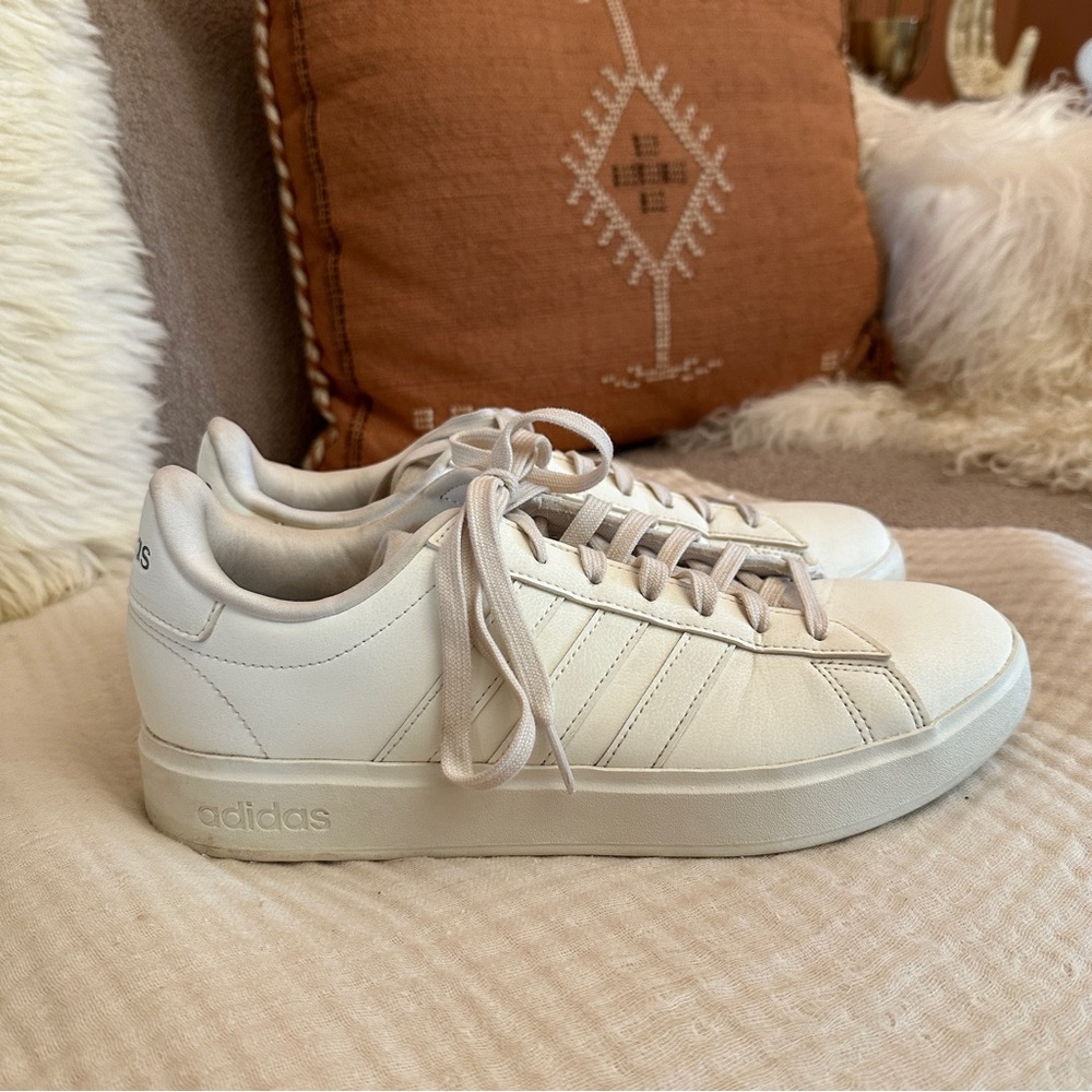 Adidas Grand Court 2.0 cream sneakers